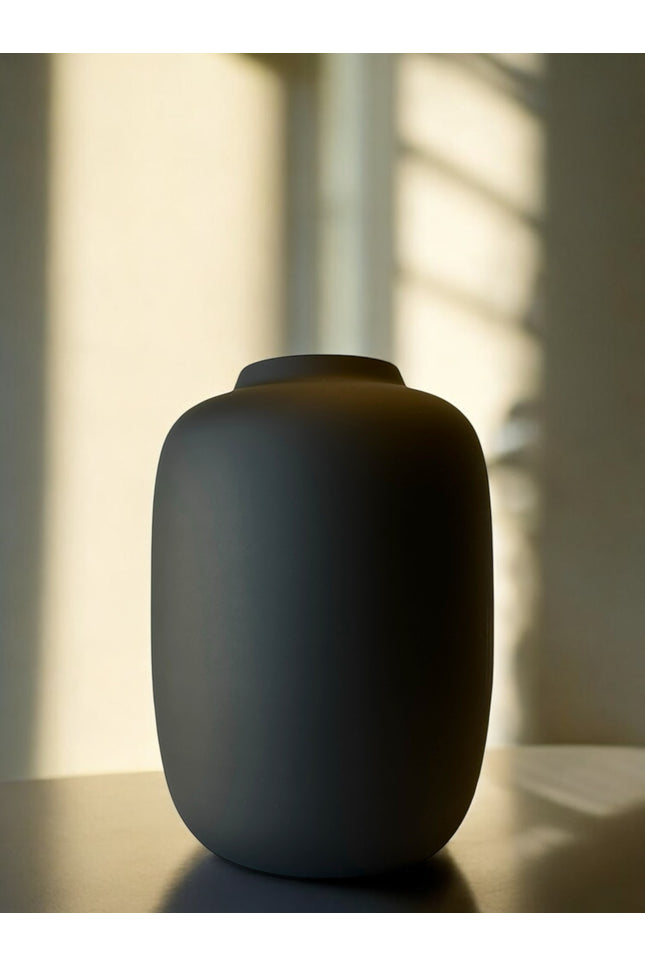 Vaas Matte Black M | The FlowerField